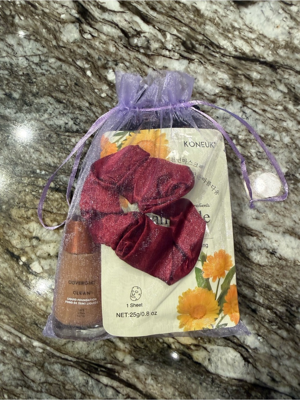 Marigold Face Mask & Garnet Scrunchie Gift Set - Burgundy